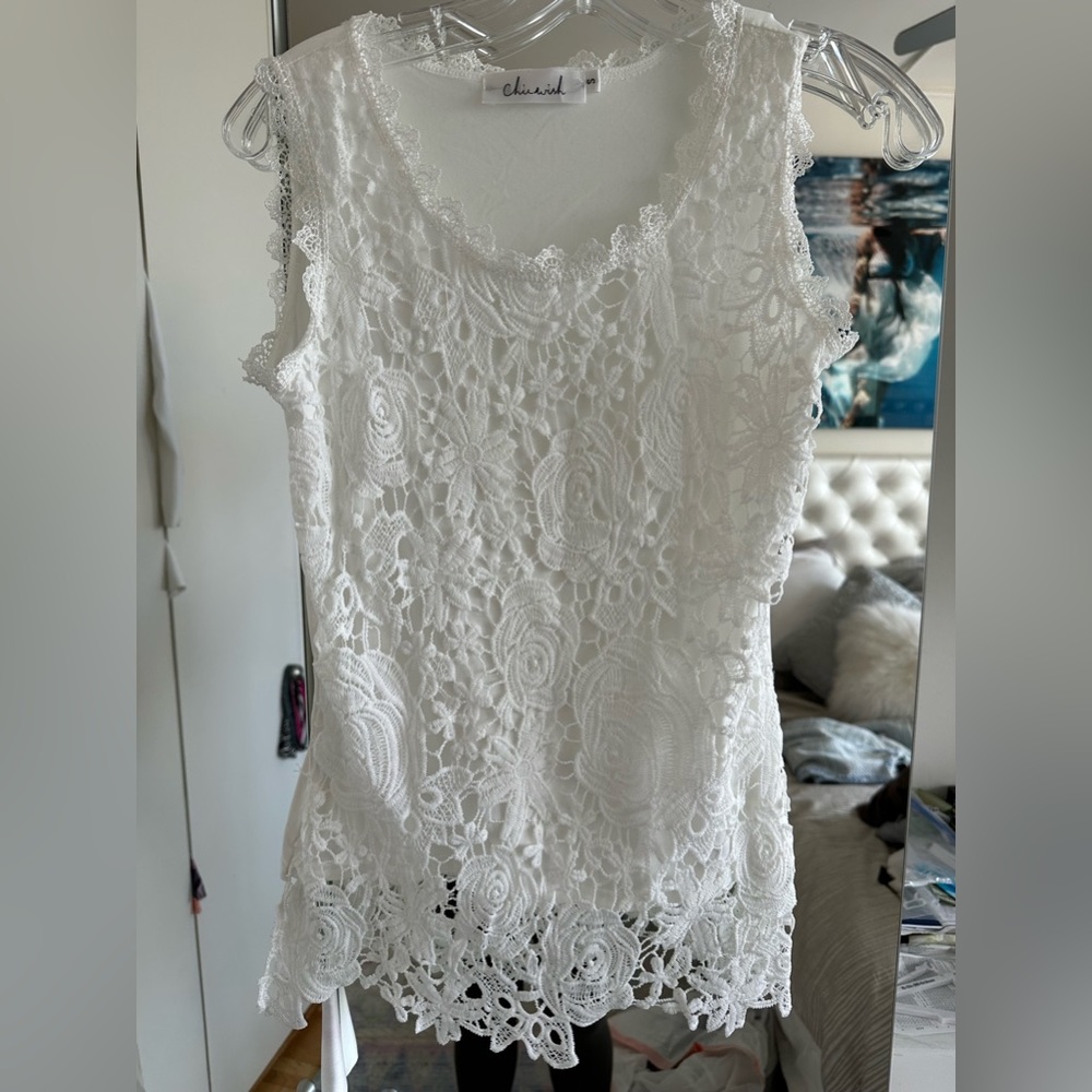 White flower knit top